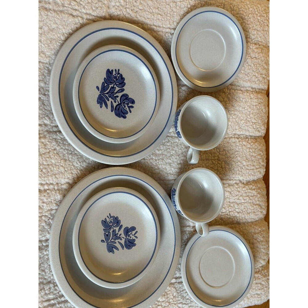 Vintage Pfaltzgraff YORKTOWNE Stoneware TWO - 4-Piece Place Settings Plates/cup - Picture 3 of 6